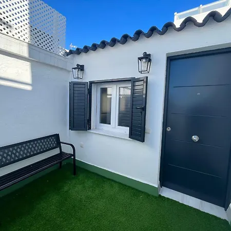 Hidden Gem Penthouse El Meson דירה *